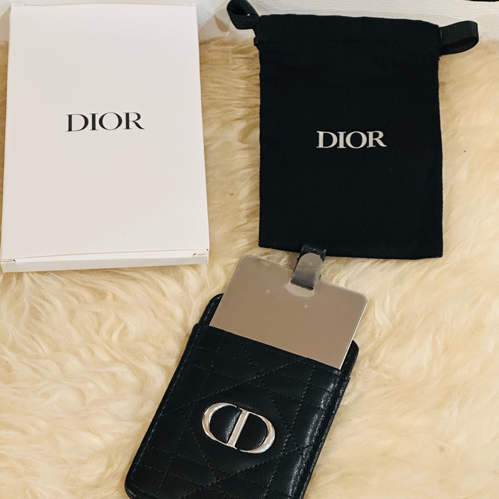 🔥 NIB Dior Quilted Card Case & Mirror w/ Phone Sticker Limited Edition - Picture 3 of 6